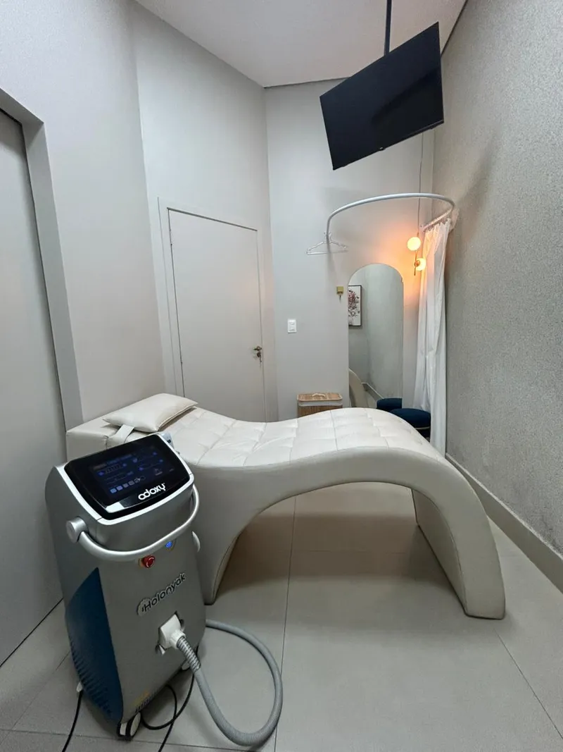 Equipamento Adoxy de depilação a LED em Presidente Prudente